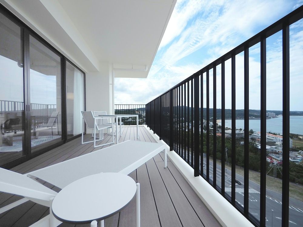 High Floor Ocean Corner Suite, Non Smoking