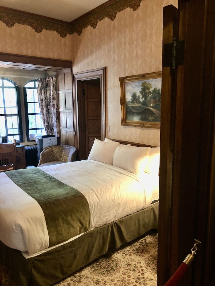 Deluxe Room (Castle Room)