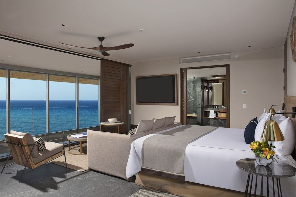 2 Story Penthouse Suite Ocean Front