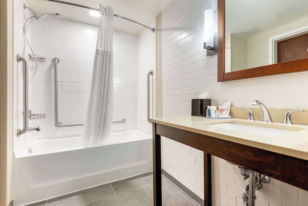 Comfort Inn & Suites Room, 1 Queen Bed, Accessible, Non Smoking (Efficiency)