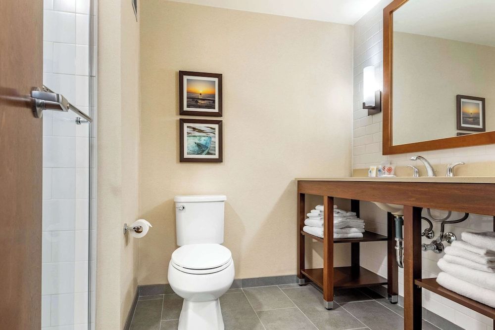 Comfort Inn & Suites Standard Room, 2 Queen Beds, Non Smoking 4