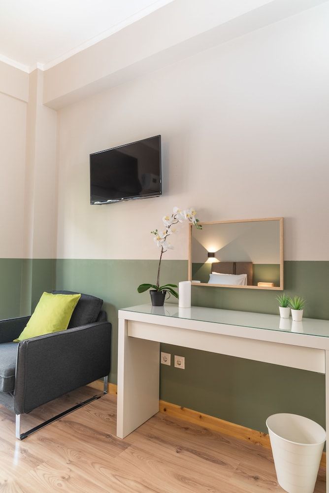 Hotel Tier Comfort Double or Twin Room, City View 9