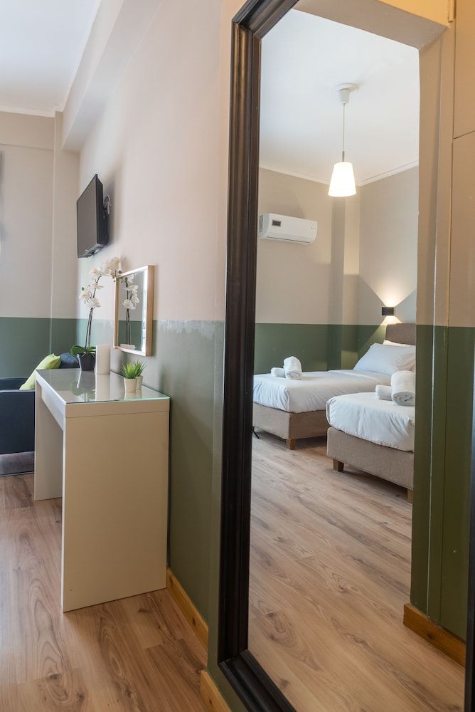 Hotel Tier Comfort Double or Twin Room, City View 10