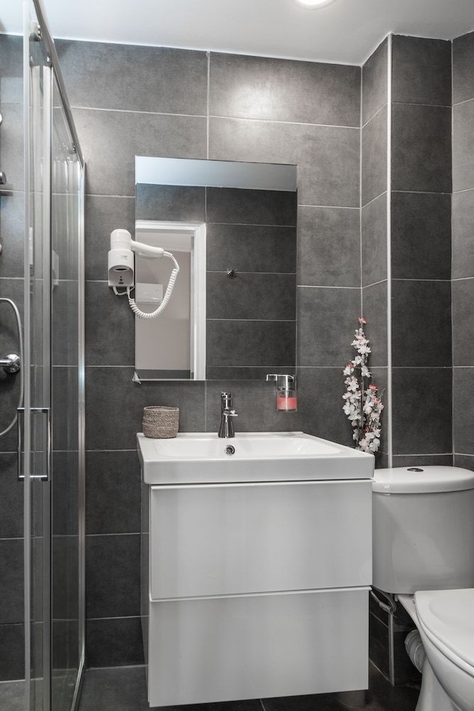 Hotel Tier Comfort Double or Twin Room, City View 7