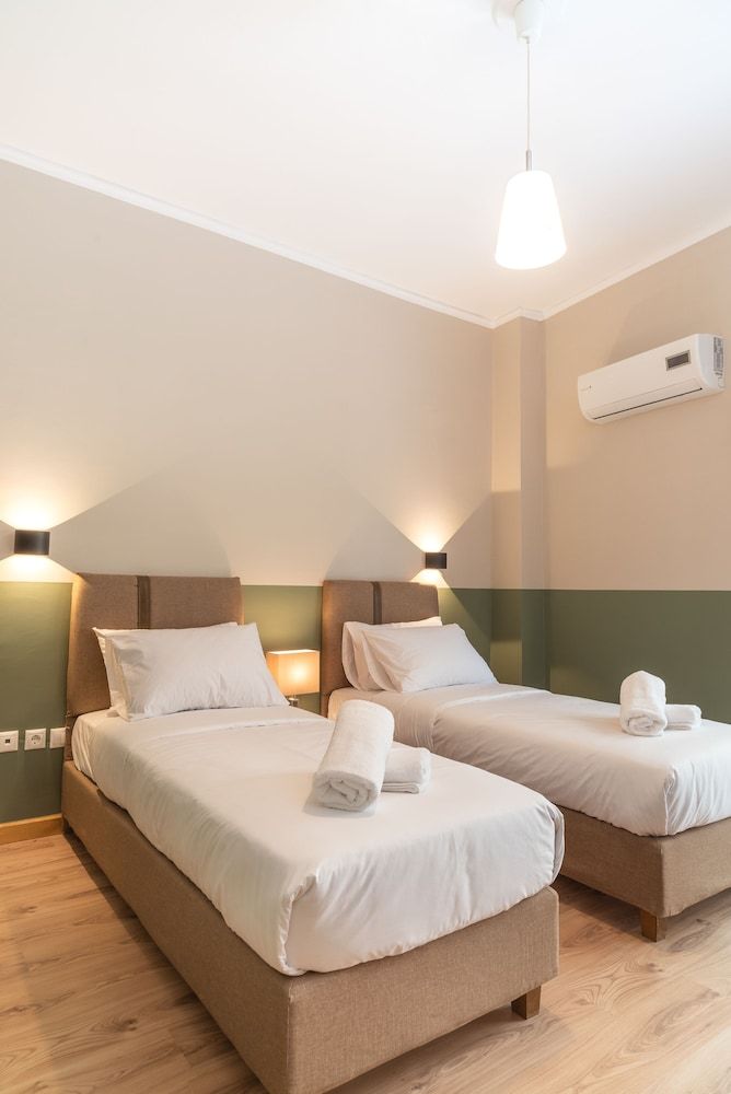 Hotel Tier Comfort Double or Twin Room, City View 2