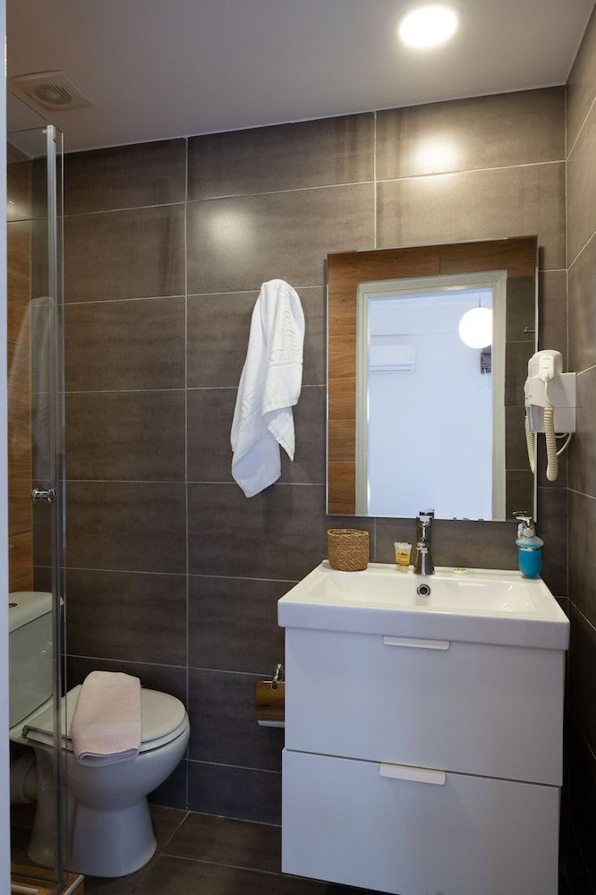 Hotel Tier Comfort Double Room, City View 9