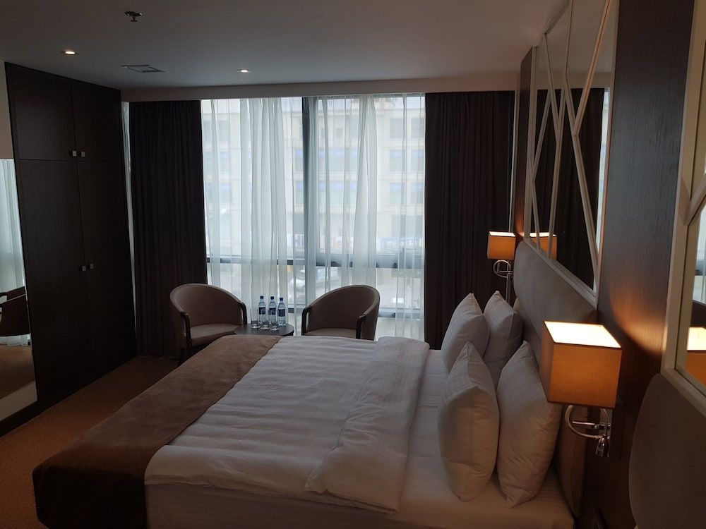 Diamond Hotel Baku Standard Double Room, 1 King Bed 4