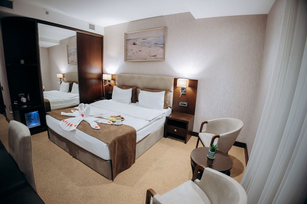 Diamond Hotel Baku Standard Double Room, 1 King Bed 14