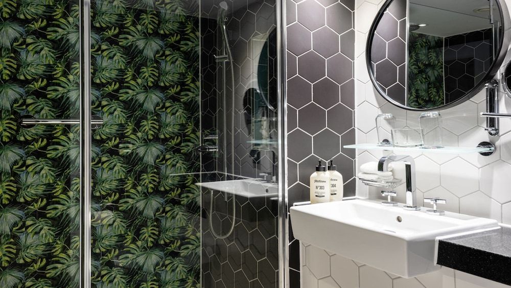 Hotel Indigo Bath by IHG Standard Room, 1 King Bed 6