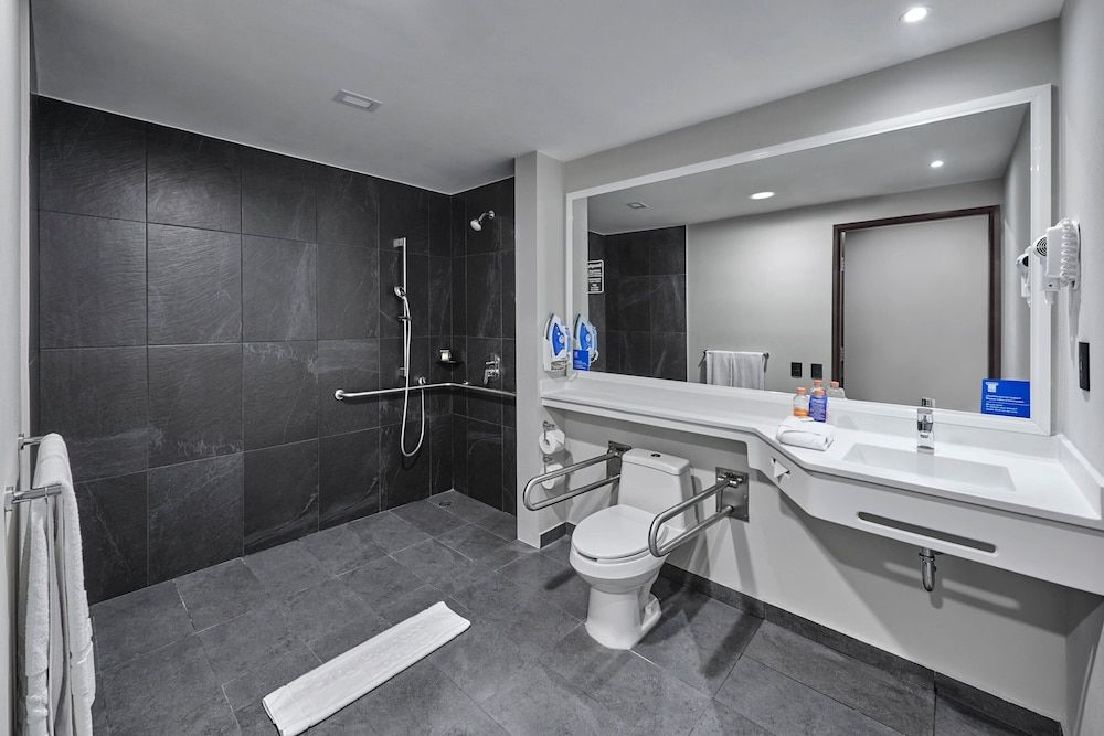 City Express by Marriott Ciudad de México Tlalpan Room, 1 King Bed 6