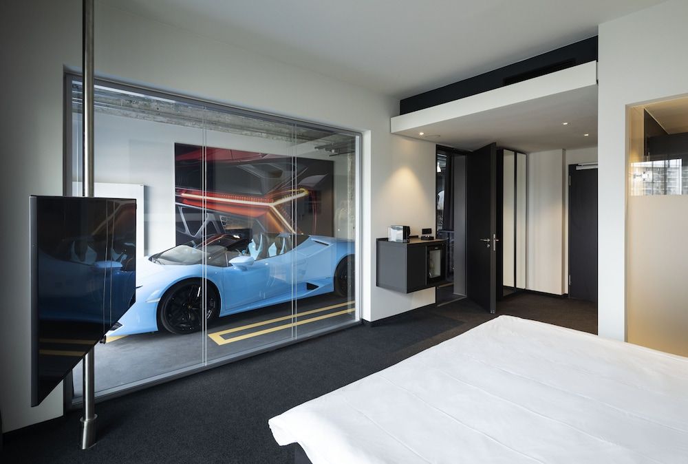V8 Hotel Köln Car Suite 3