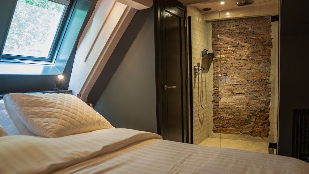 Hotel Frank since 1666 Standard Double Room 4