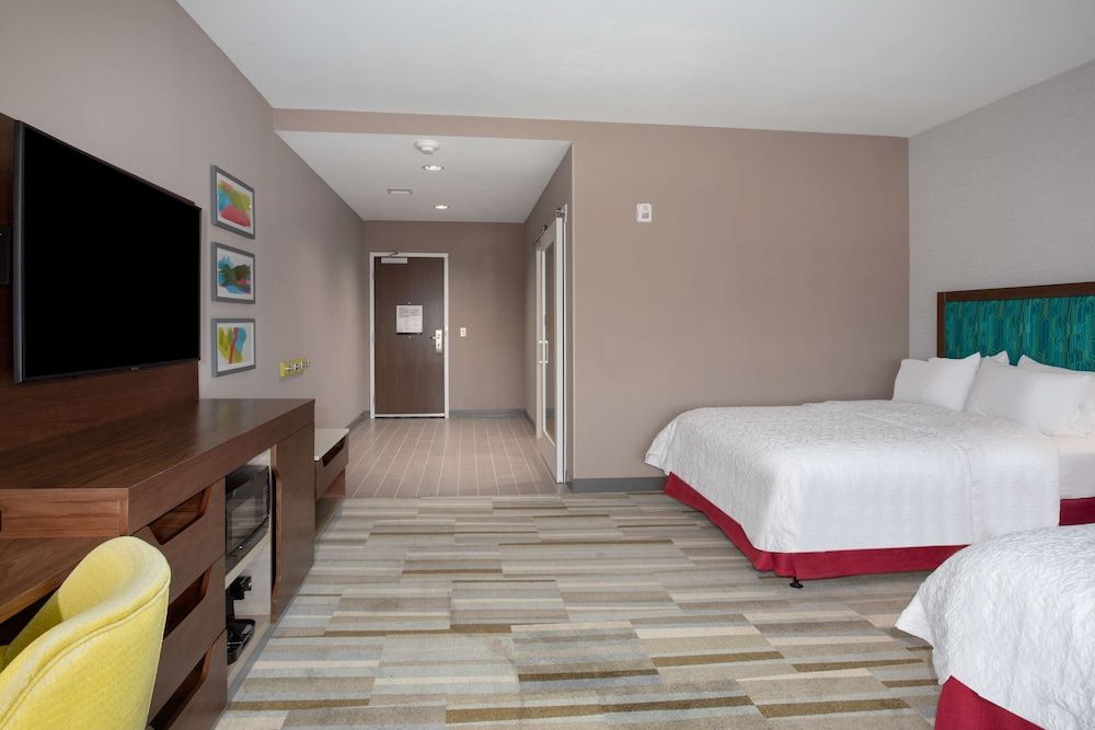 Room, 2 Queen Beds, Accessible, Bathtub