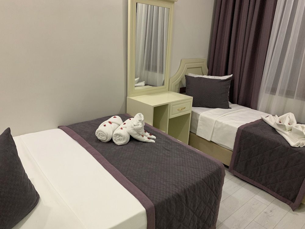 Taksim Diamond Hotel Economy Triple Room