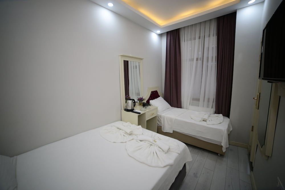 Taksim Diamond Hotel Economy Triple Room 3