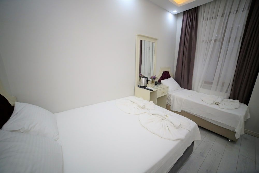 Taksim Diamond Hotel Economy Triple Room 4