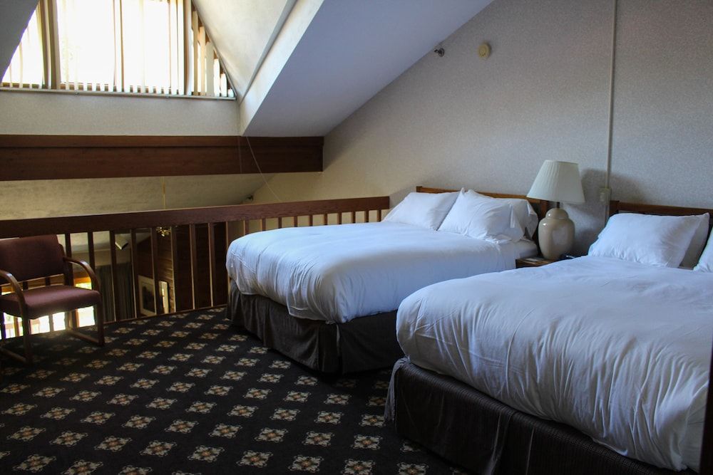 Loft (Heather Highlands Inn Pleasantview)