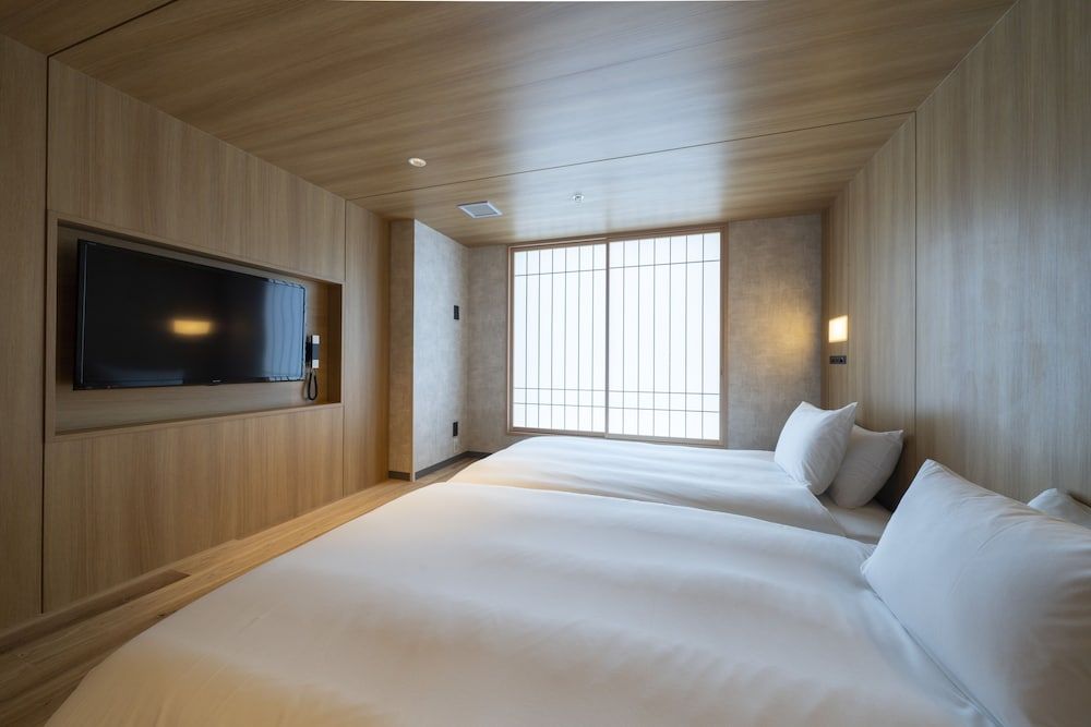 Wood Box Twin Room with Shower, Non Smoking 25sqm (Fixed Window)