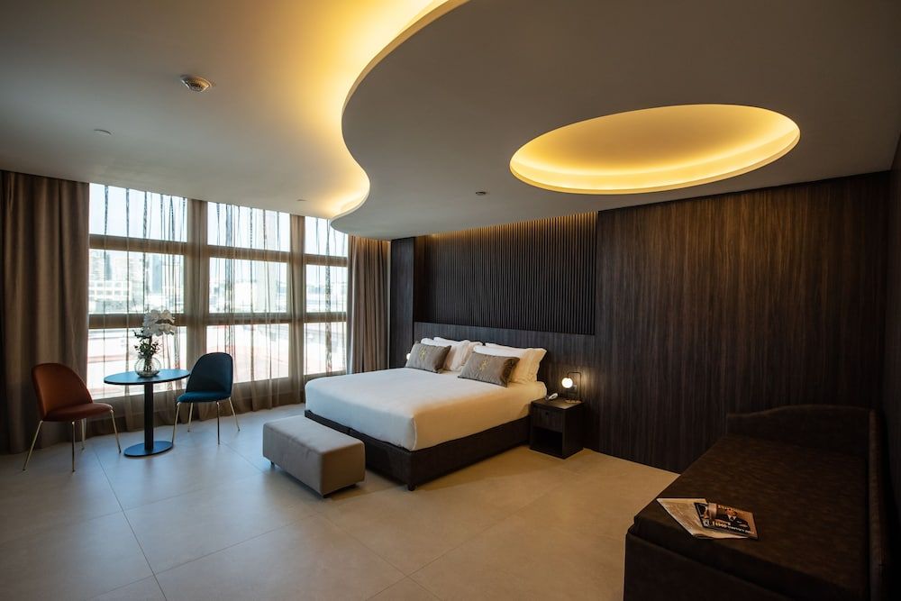 Gold Tower Lifestyle Hotel Deluxe Room 3