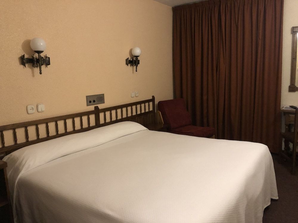 Hotel Folch Standard Double Room 2