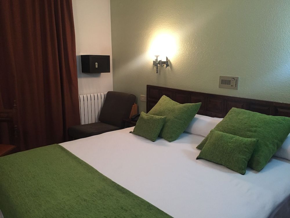 Hotel Folch Standard Double Room 4