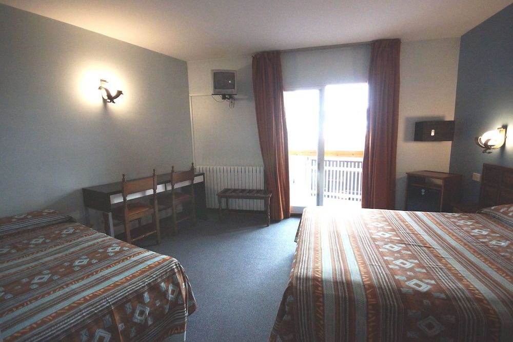 Hotel Folch Triple Room 2