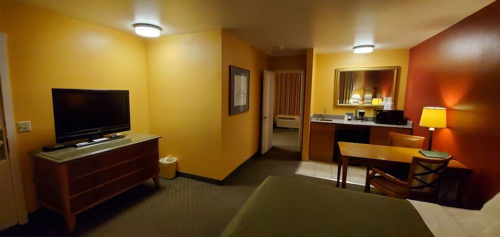 Olympic View Inn Executive Suite (No Pets) 4