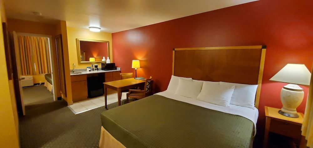 Olympic View Inn Executive Suite (No Pets)