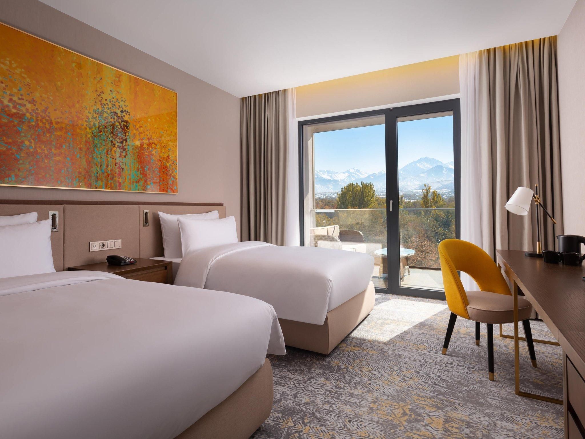 Classic Room Panoramic Mountain View with twin beds