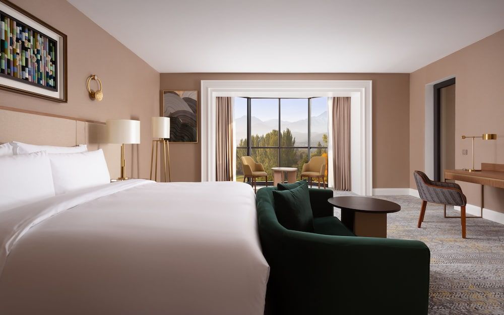 Junior Suite, 1 King Bed, Mountain View (Panoramic)