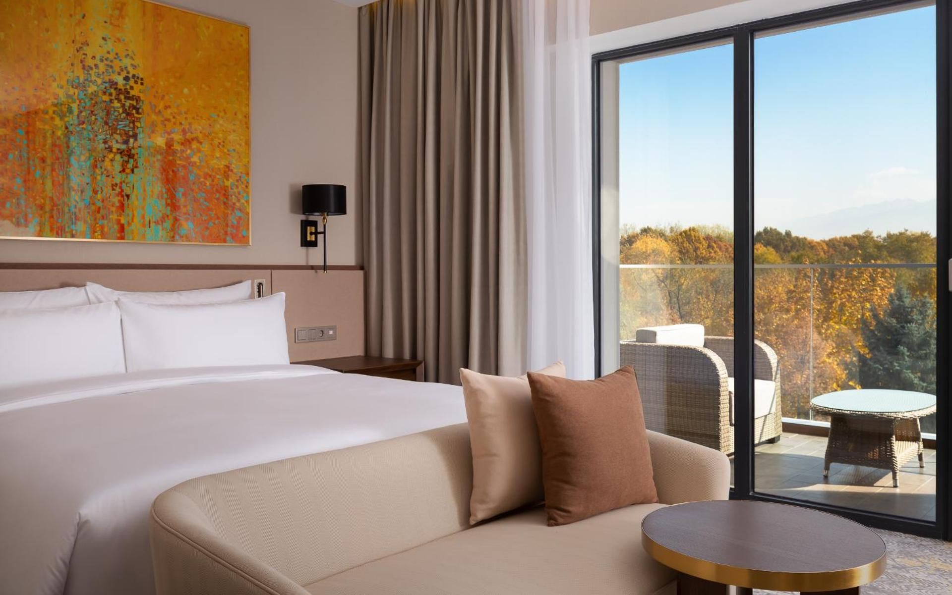 Deluxe Room Mountain View with 1 king size bed