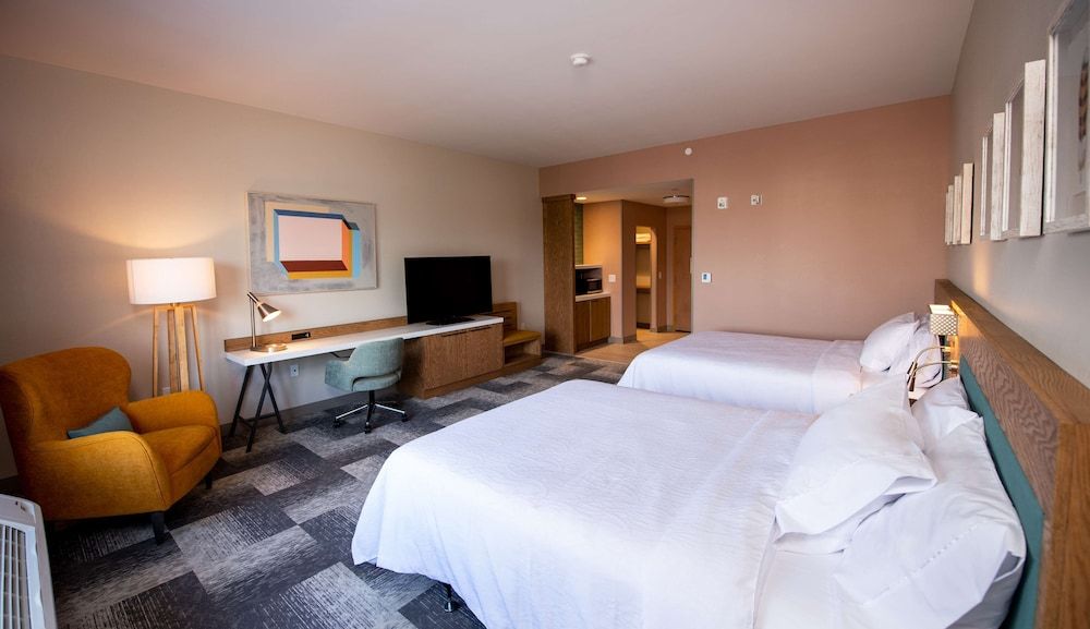 Room, 2 Queen Beds, Accessible (Roll-In Shower)