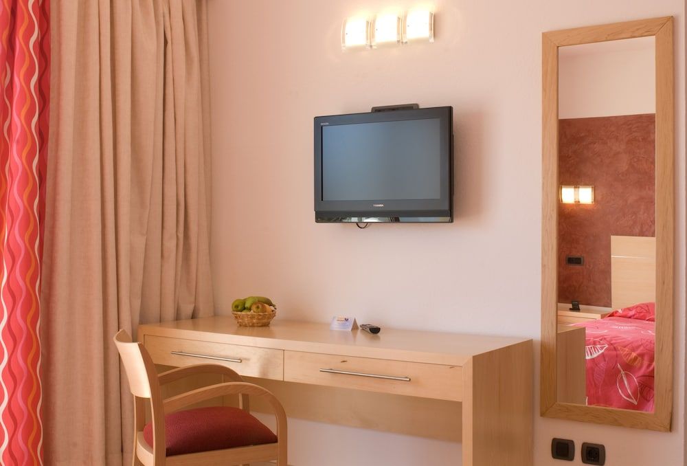 Hotel Capricho Deluxe Room (Occupancy 3) 5