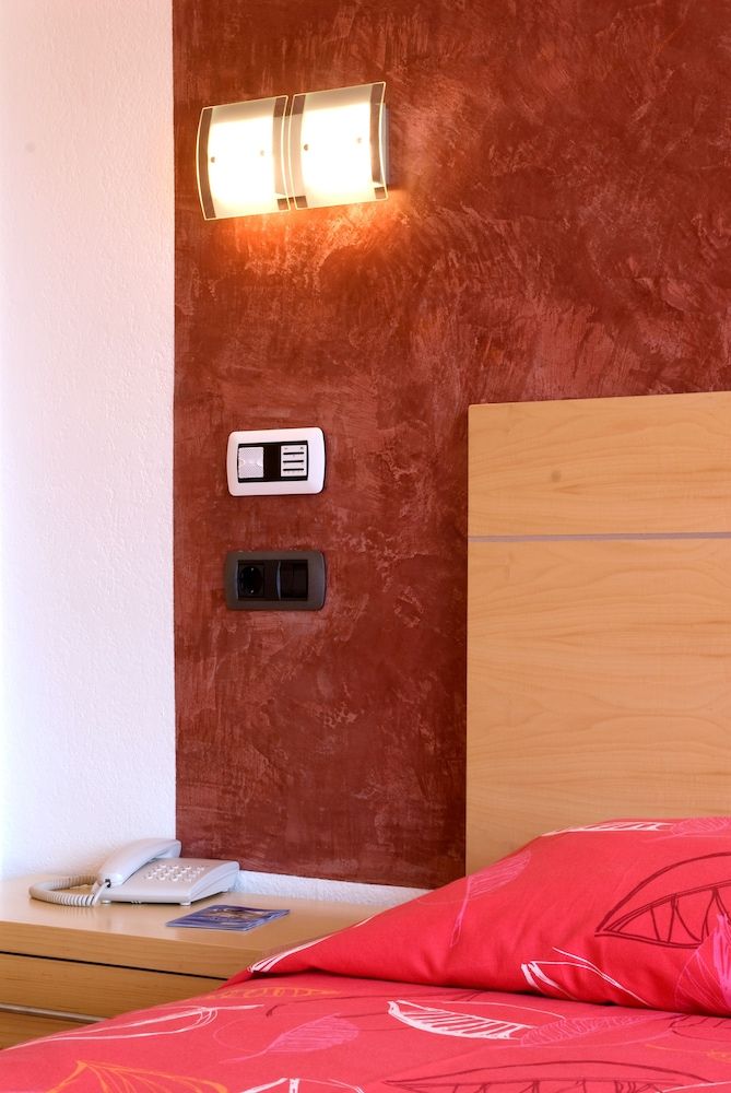 Hotel Capricho Deluxe Room (Occupancy 3) 4