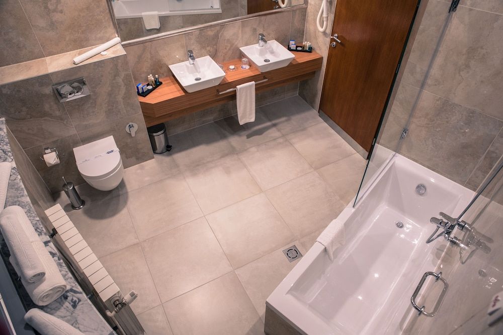 Radon Plaza Deluxe Twin Room 4