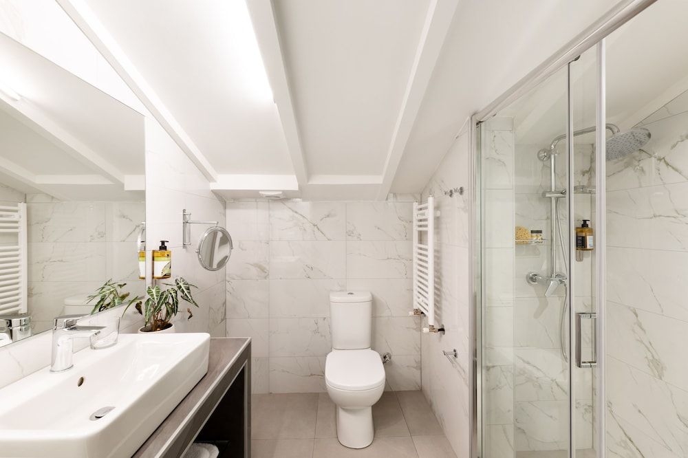 Thess Residences Comfort Twin Room 8