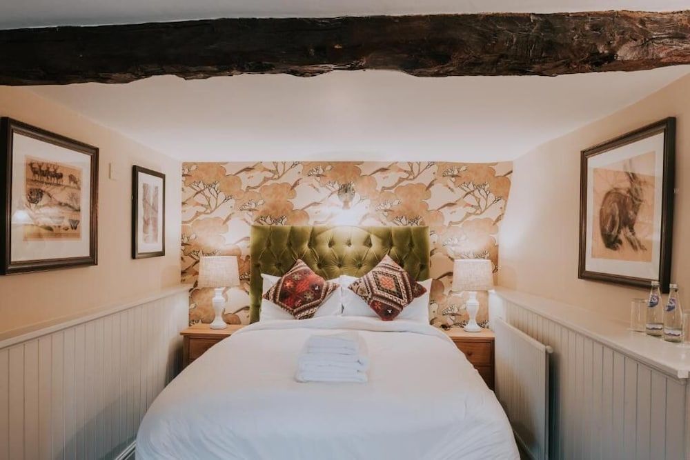 The Falkland Arms Standard Double Room 2