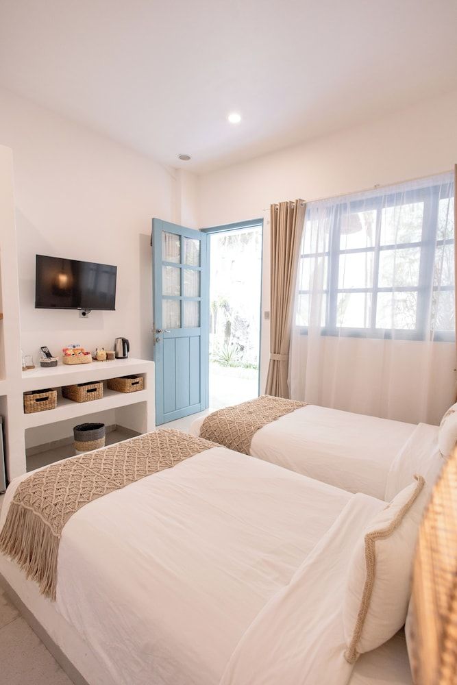 Seaesta Komodo Hotel & Hostel Twin Room 2