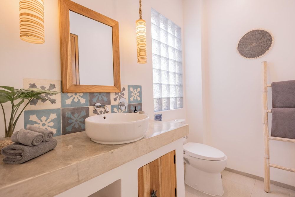 Seaesta Komodo Hotel & Hostel Twin Room 3