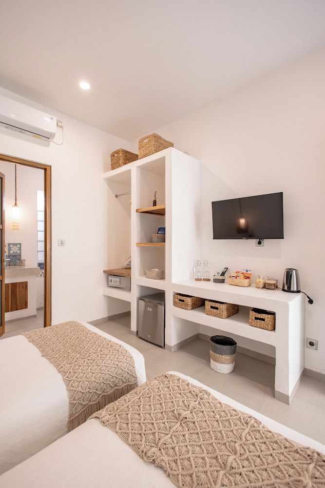 Seaesta Komodo Hotel & Hostel Twin Room 5