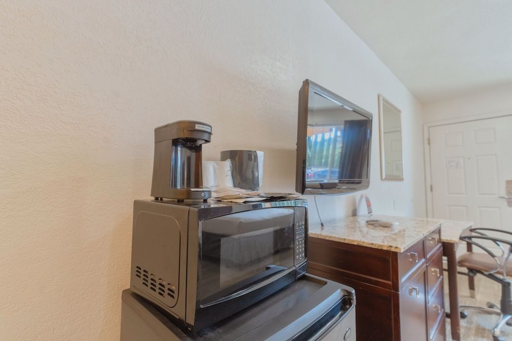 The Yosemite Inn Standard Double Queen 23