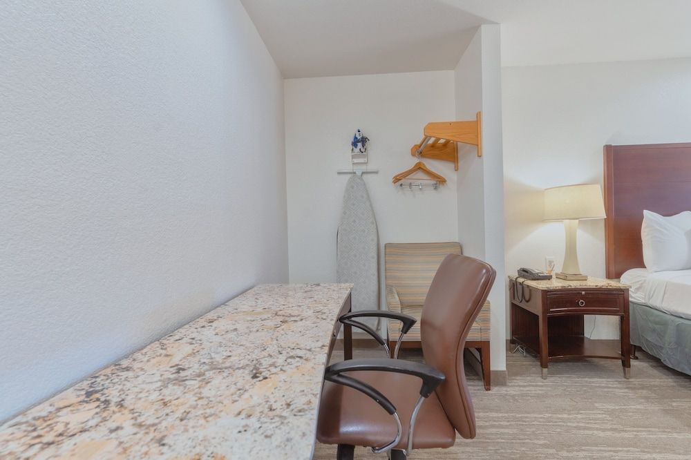 The Yosemite Inn Standard King 15