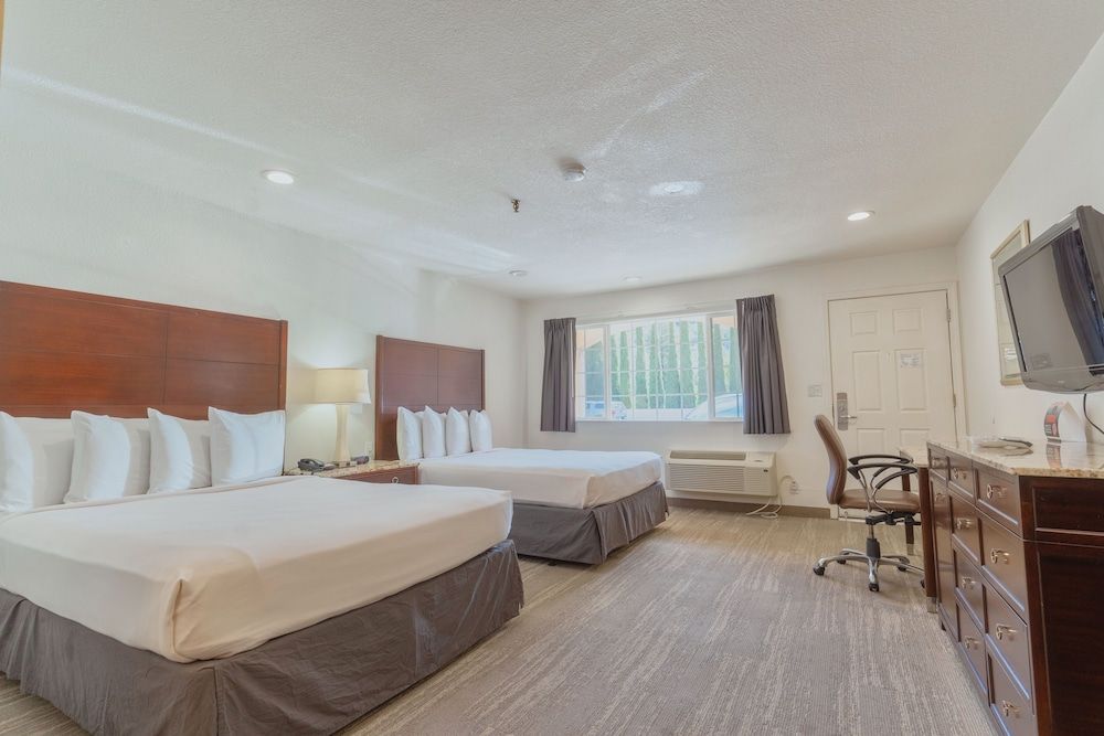 The Yosemite Inn Standard Double Queen 8