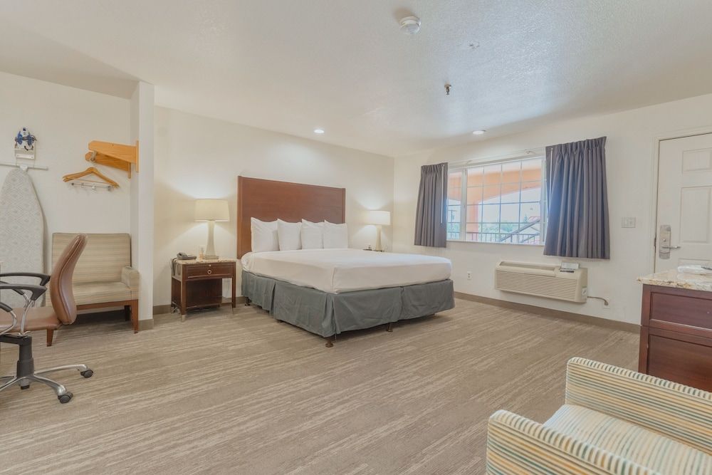 The Yosemite Inn Standard King 7