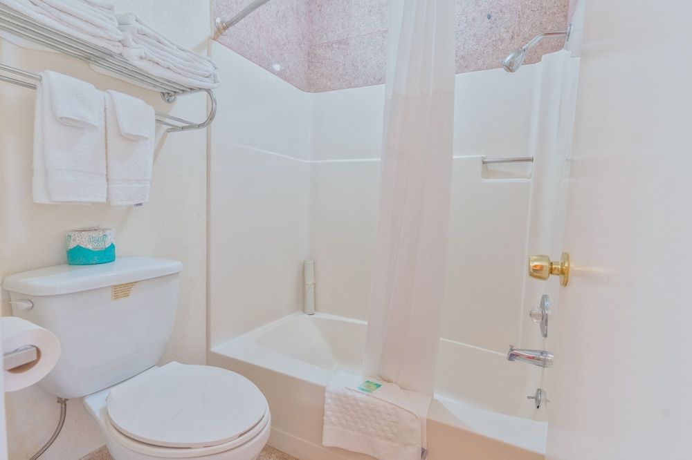 The Yosemite Inn Standard Double Queen 14