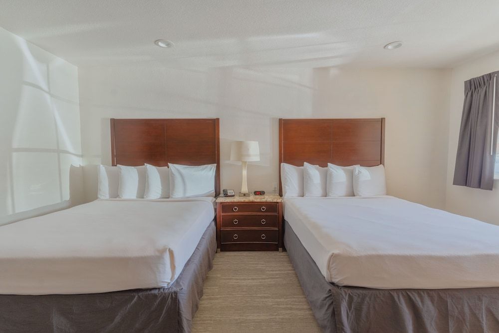 The Yosemite Inn Standard Double Queen 5