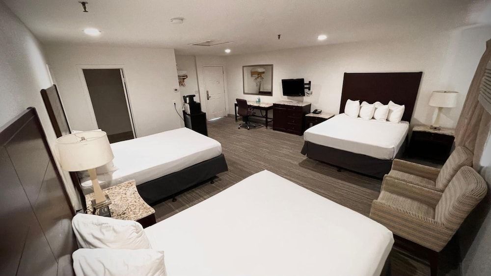 The Yosemite Inn Standard Triple Queen