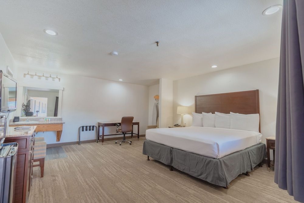 The Yosemite Inn Standard King