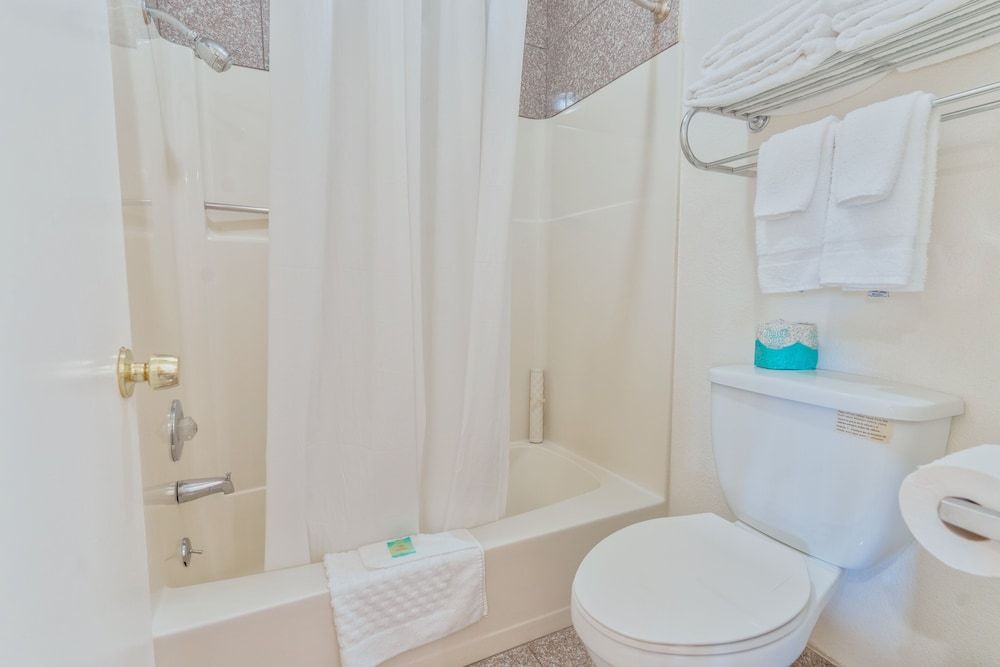 The Yosemite Inn Standard Double Queen 15