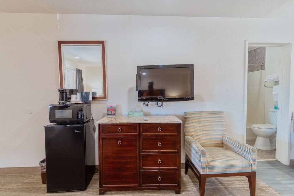 The Yosemite Inn Standard Double Queen 24